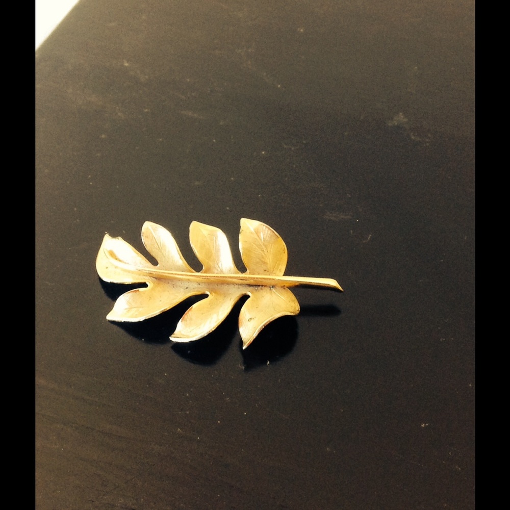 Vintage Giovanni Gold Leaf Brooch Pin